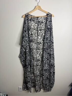 Victoria's Secret Black and White Floral Cover-Up duster kimono one /size